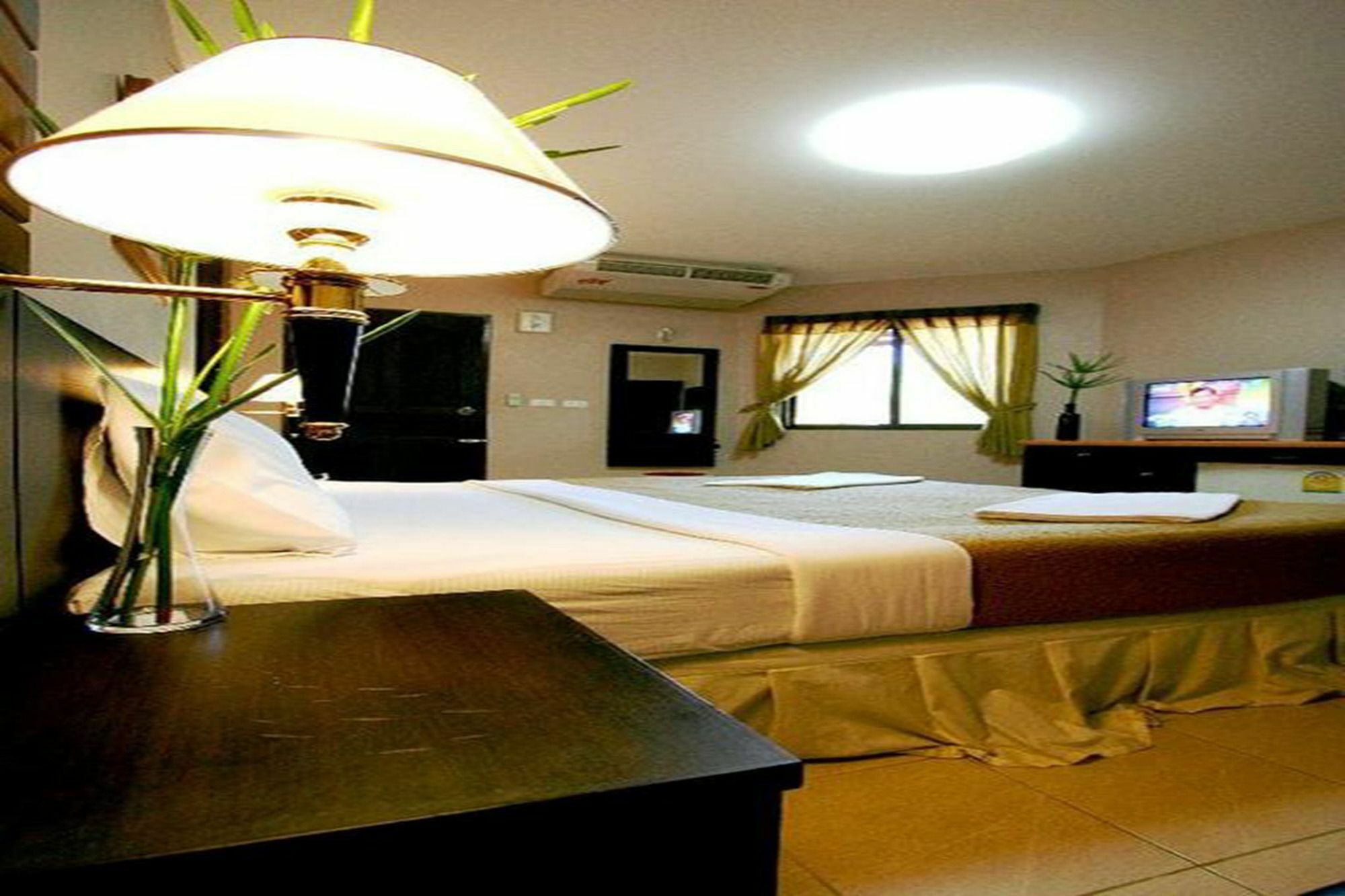Pk Mansion Aparthotel Phuket Buitenkant foto